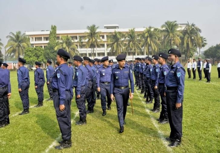 পুলিশ লাইনস্ নরসিংদীতে মাস্টার প্যারেড অনুষ্ঠিত